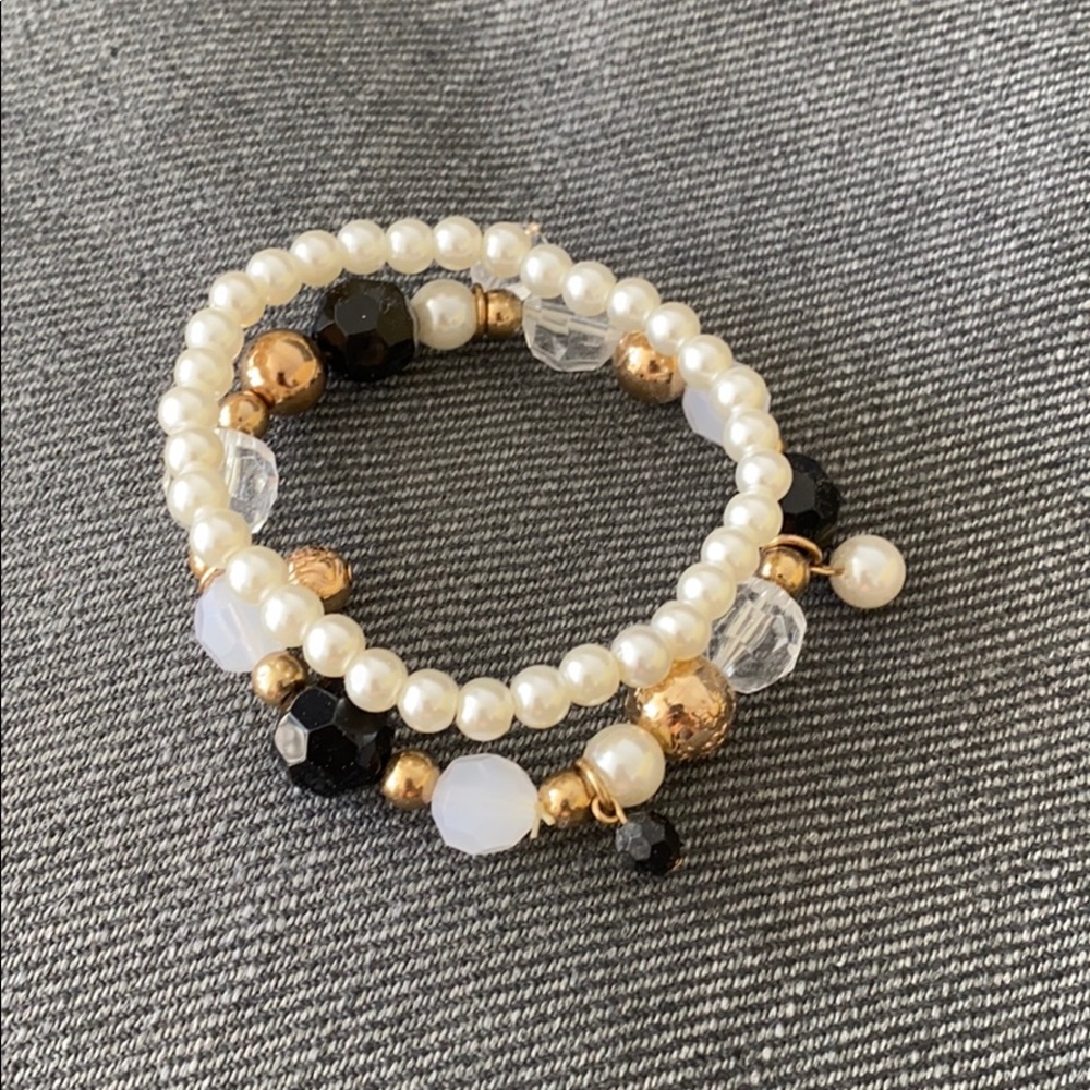 Elastic pearl bracelet